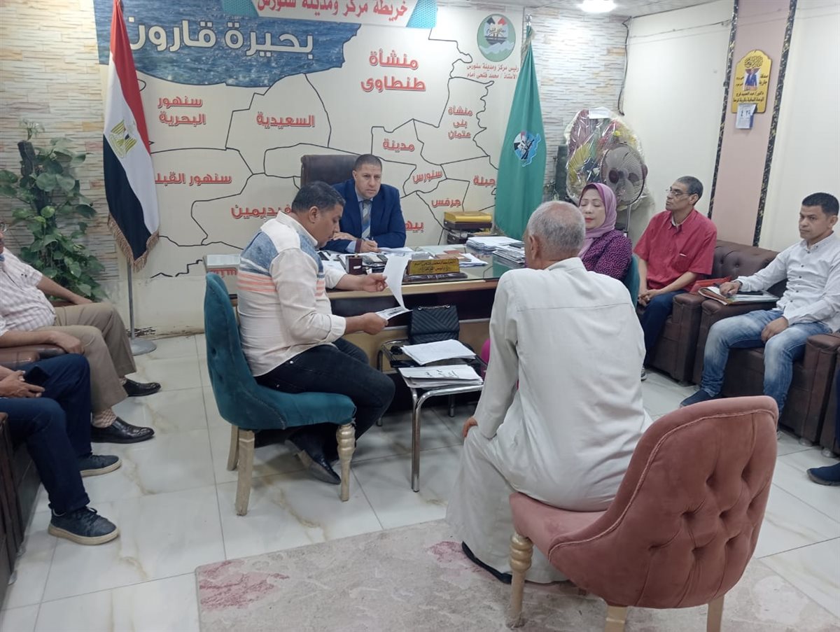 نائب محافظ الفيوم يعقد لقاءً لخدمة المواطنين بقرية سنرو مركز أبشواي