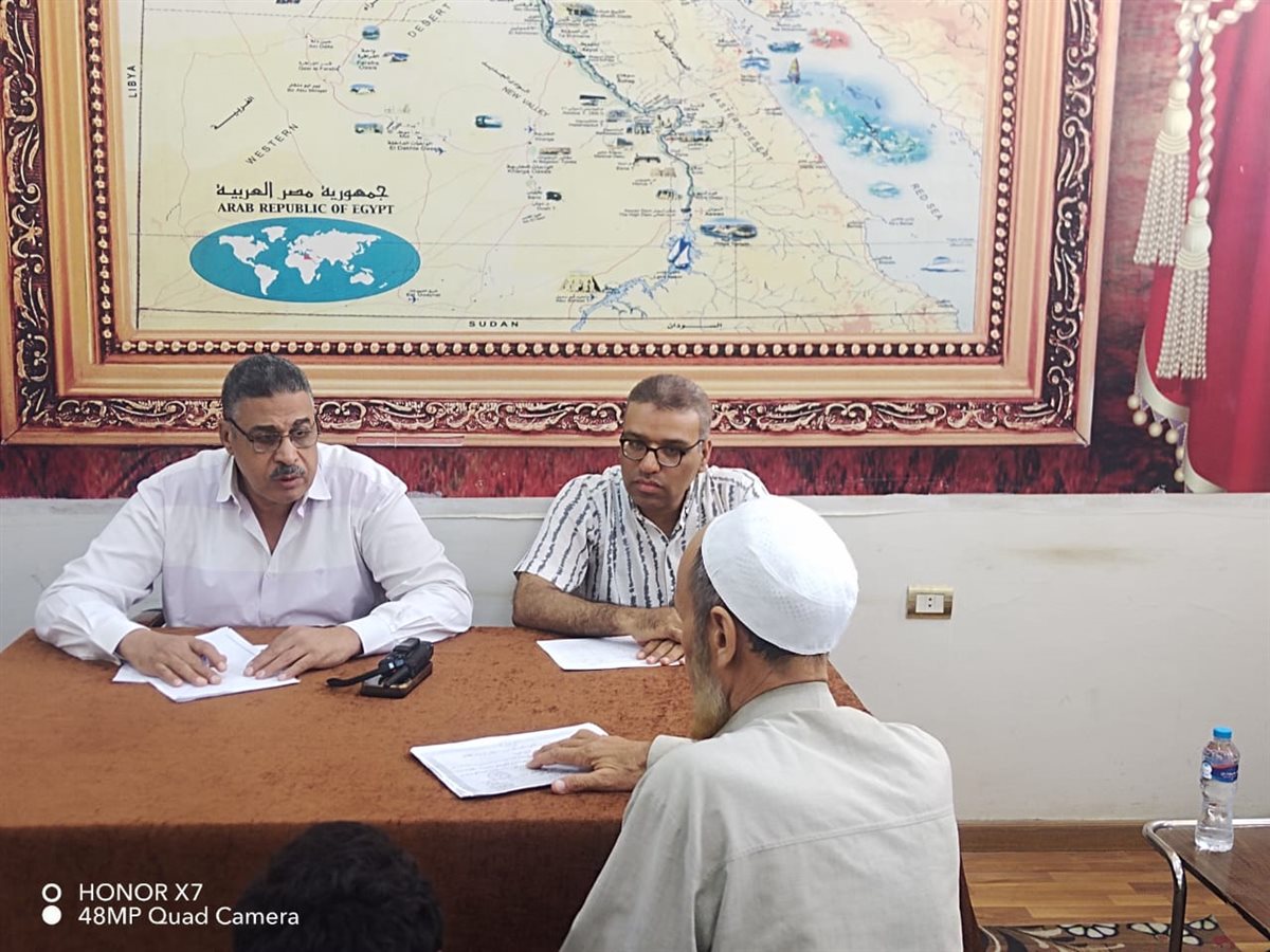 نائب محافظ الفيوم يعقد لقاءً لخدمة المواطنين بقرية سنرو مركز أبشواي