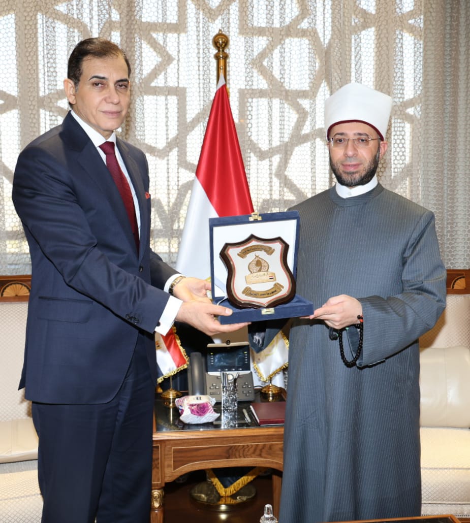 وزير الأوقاف بكرم السفير هيثم صلاح