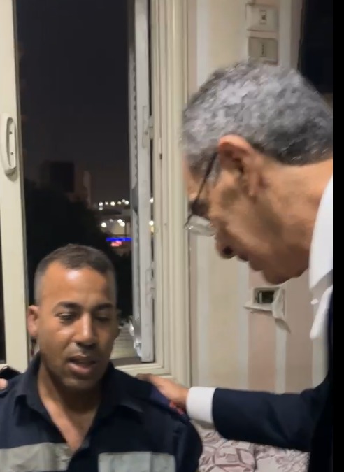 وزير الاتصالات يتفقد أفراد الحماية المدنية