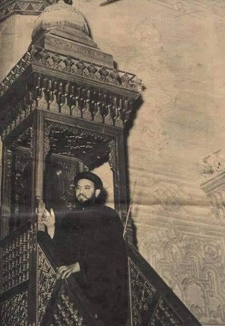 على منبر المسجد العباسي
