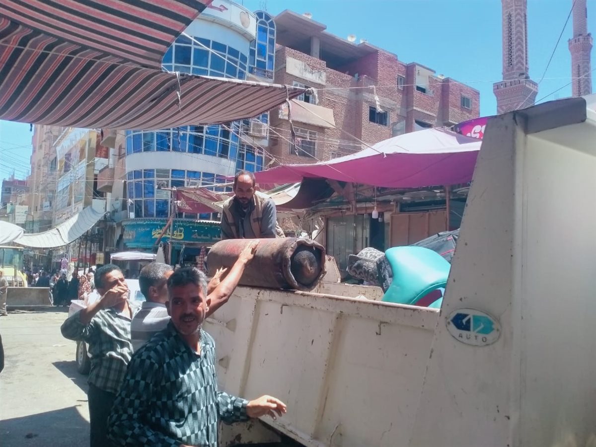 مصادرة 22 مخالفة وعوائق طريق ورفع وإزالة 66 عائق وحواجز مخالفة بابشواى