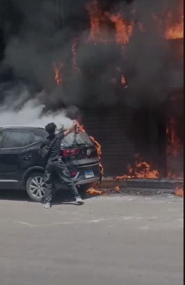 تصاعد النيران