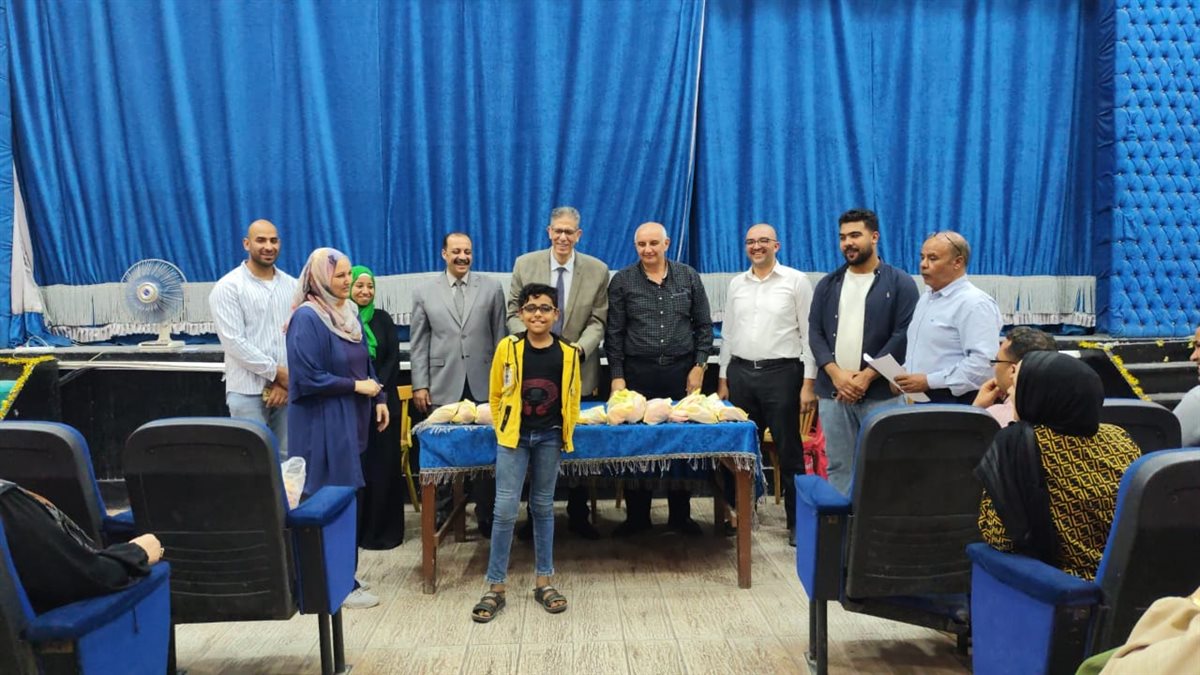 تسليم 1322 نظارة طبية لطلاب مدارس الفيوم ضمن مبادرة 