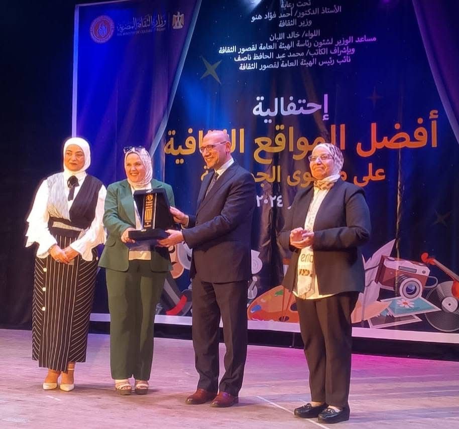 الكاتب محمد ناصف يكرم ياسمين ضياء مدير فرع ثقافة الفيوم
