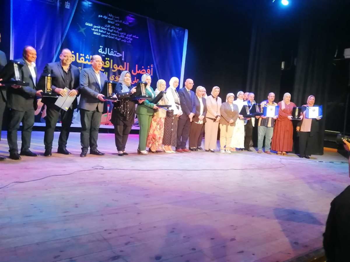 الكاتب محمد ناصف يكرم ياسمين ضياء مدير فرع ثقافة الفيوم
