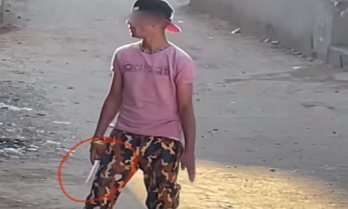 أمن الفيوم يضبط عاطل هدد أسرة بسلاح أبيض بعد تداول فيديو الواقعة على مواقع التواصل