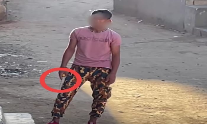 أمن الفيوم يضبط عاطل هدد أسرة بسلاح أبيض بعد تداول فيديو الواقعة على مواقع التواصل