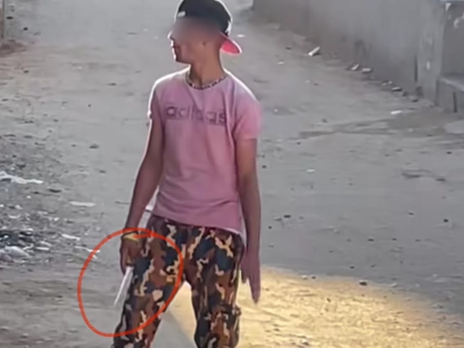 أمن الفيوم يضبط عاطل هدد أسرة بسلاح أبيض بعد تداول فيديو الواقعة على مواقع التواصل