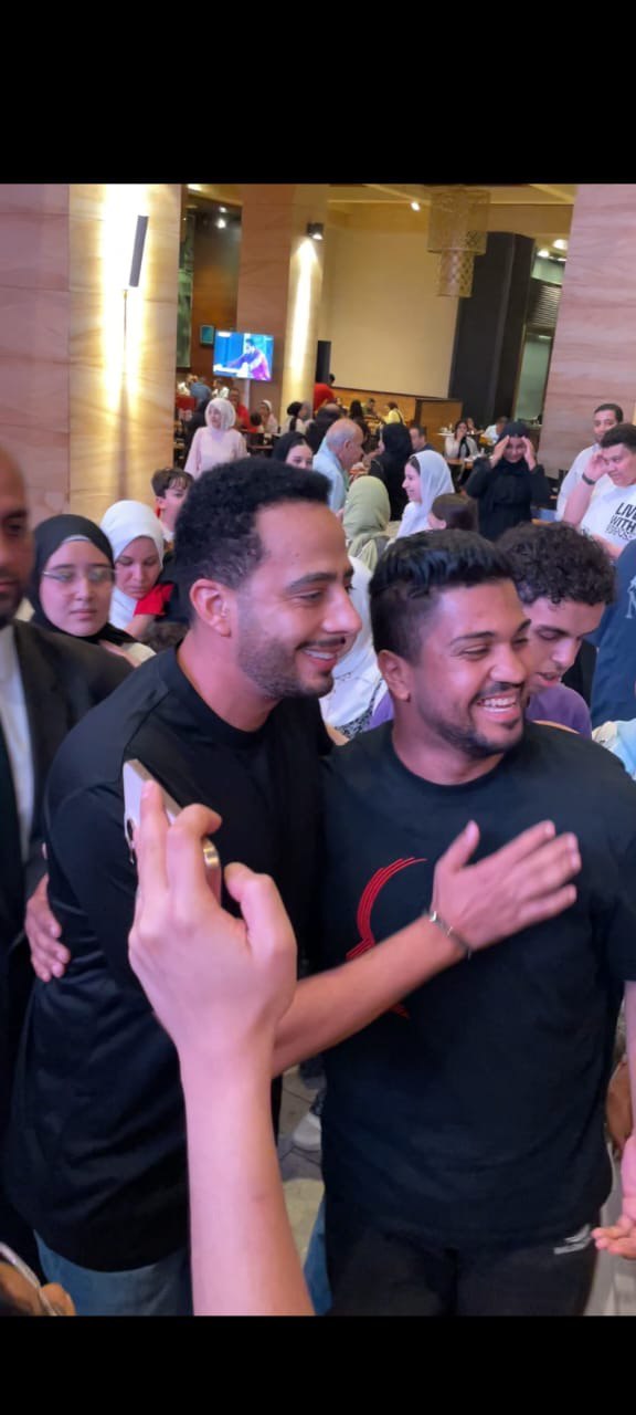 الفنان عصام السقا في العرض الخاص لـ فيلم الشاطر