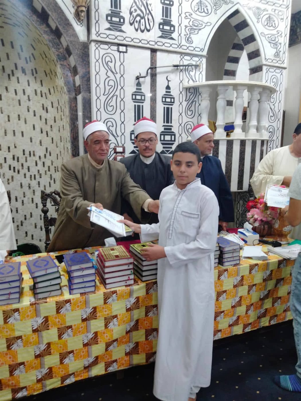 أوقاف الفيوم تنظم نشاطًا صيفيًا تثقيفيًا للأطفال .. وتكرم الحافظين لكتاب الله بمسجد أحمد سعد سرور