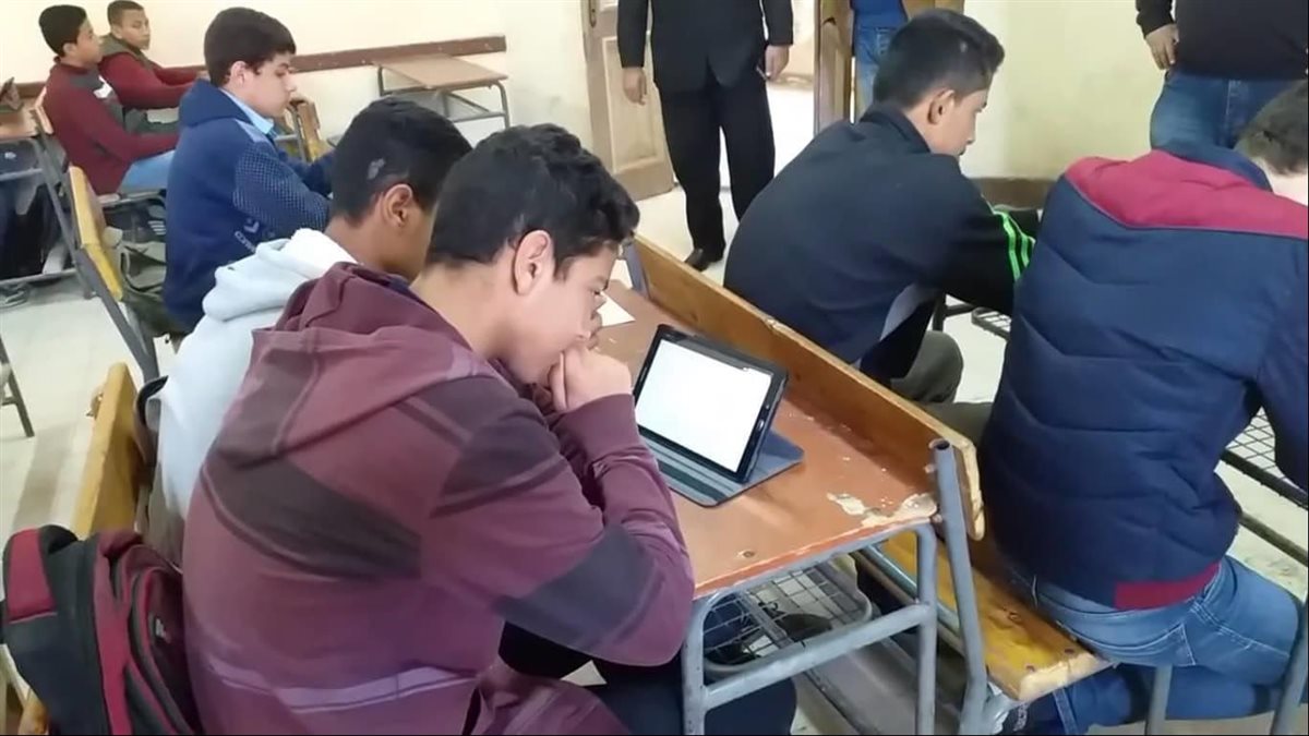 طلاب الصف الثانوي 