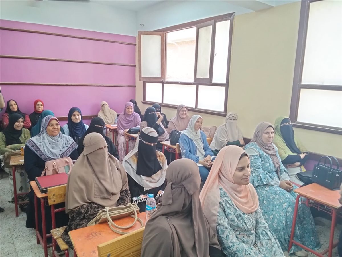 تدريب معلمي اللغة العربية بالفيوم على المنهج المطور التعليم الأساسي 