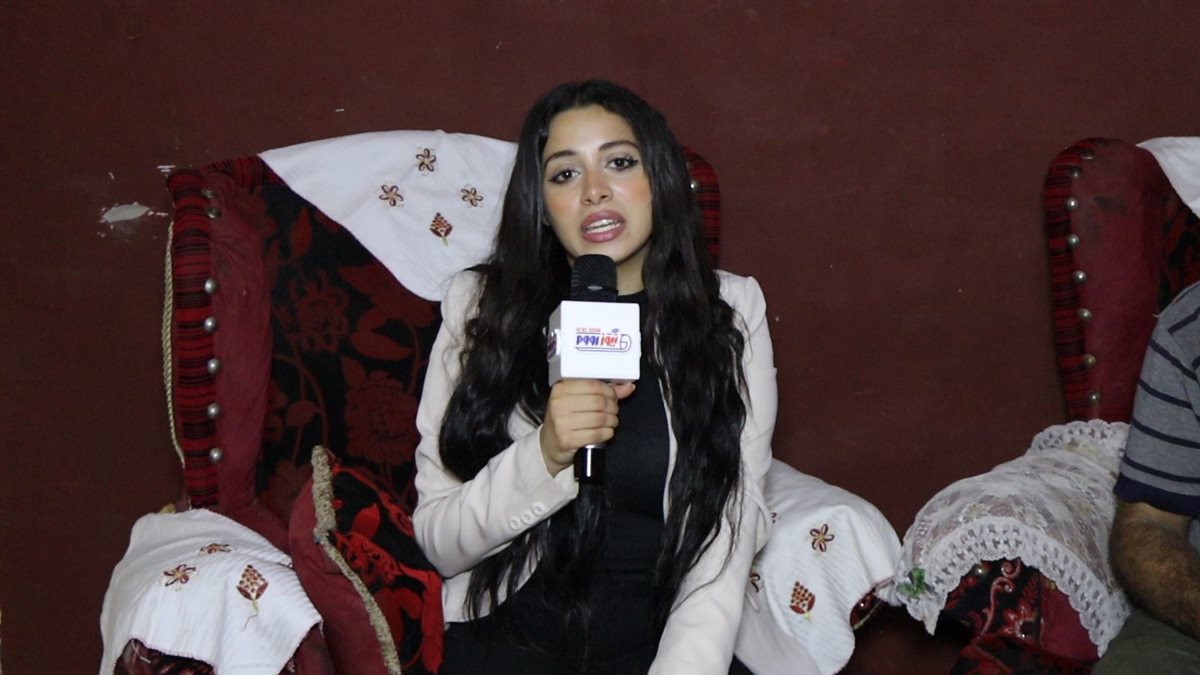 الأعلامية مارينا إبراهيم خلال لقاءها مع اسرة ضحية الثانوية العامة