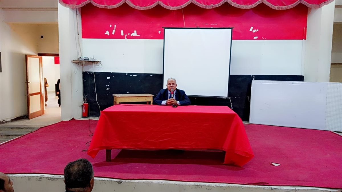  مدير تعليم الفيوم يعقد اجتماعًا مع مديري المدارس المخصصة كلجان انتخابية استعدادًا للانتخابات البرلمانية