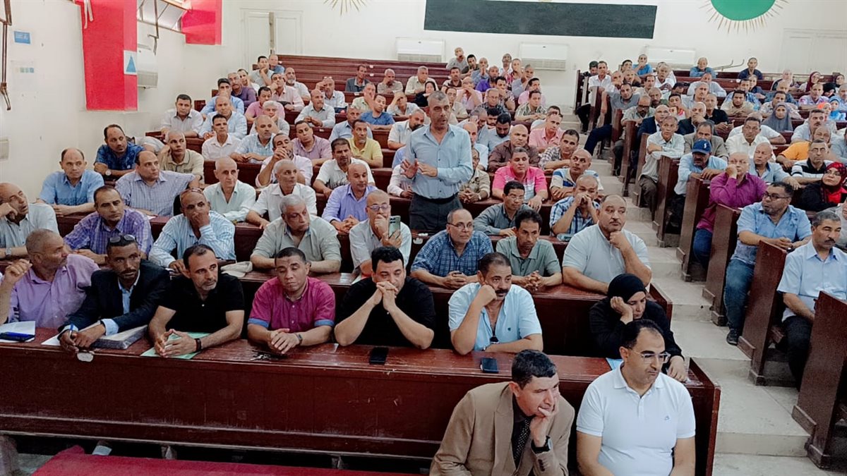  مدير تعليم الفيوم يعقد اجتماعًا مع مديري المدارس المخصصة كلجان انتخابية استعدادًا للانتخابات البرلمانية