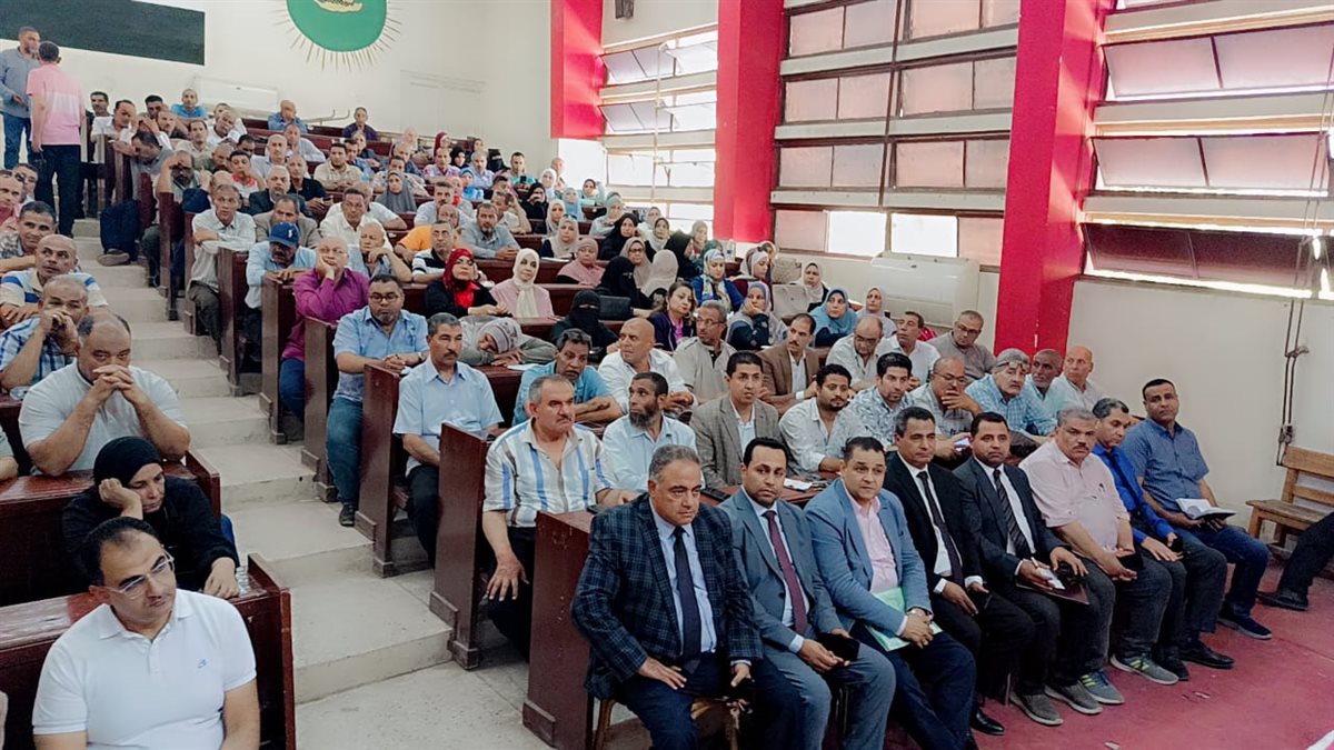  مدير تعليم الفيوم يعقد اجتماعًا مع مديري المدارس المخصصة كلجان انتخابية استعدادًا للانتخابات البرلمانية
