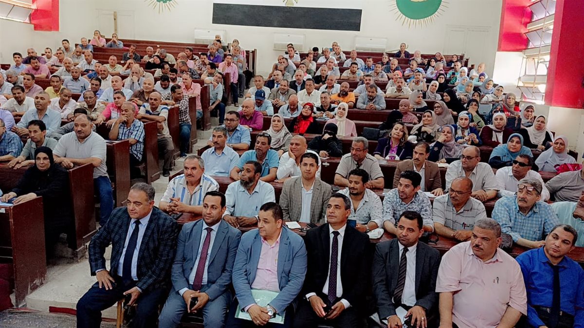  مدير تعليم الفيوم يعقد اجتماعًا مع مديري المدارس المخصصة كلجان انتخابية استعدادًا للانتخابات البرلمانية