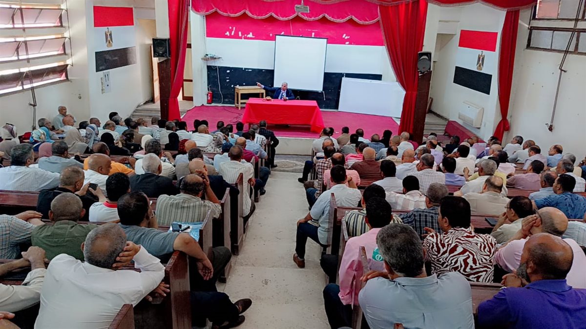  مدير تعليم الفيوم يعقد اجتماعًا مع مديري المدارس المخصصة كلجان انتخابية استعدادًا للانتخابات البرلمانية