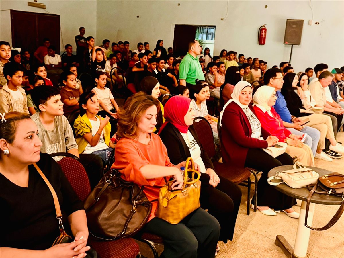 وسط إقبال كبير…ثقافة الفيوم تقدم العرض المسرحي ( ليه لأ ) بطامية