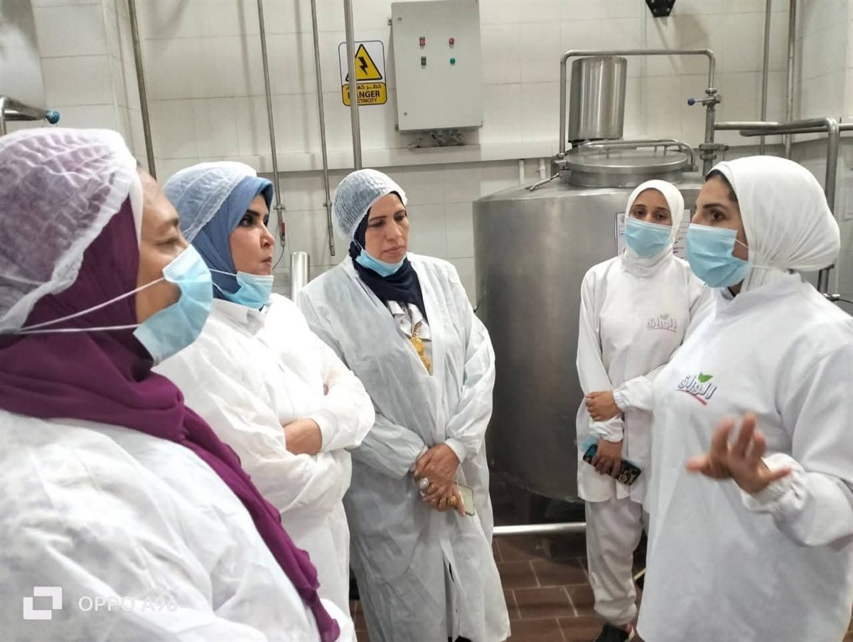 للتوعية بالمشاركة السياسية.. زيارة وفد ٱمانة المرأة بمستقبل وطن الفيوم لأحد المصانع بالفيوم الجديدة