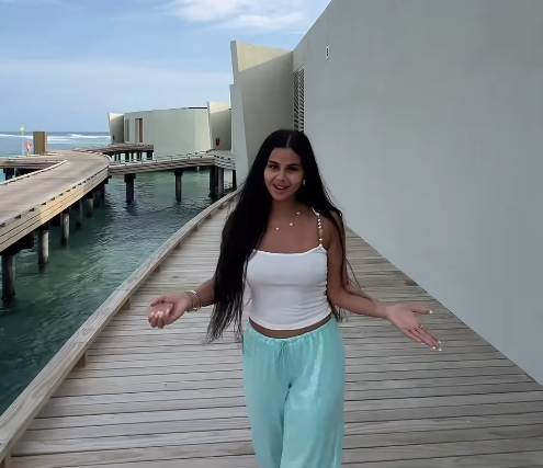 منة عرفة في المالديفز