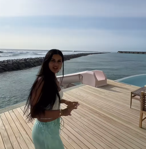 منة عرفة في المالديفز