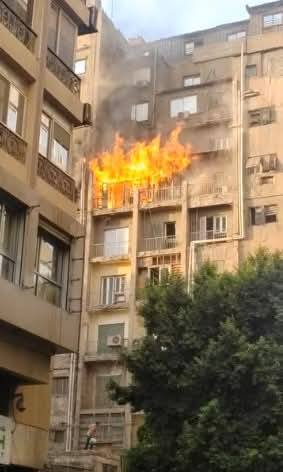 حريق هائل يلتهم شقة سكنية بشارع شامبليون بوسط البلد