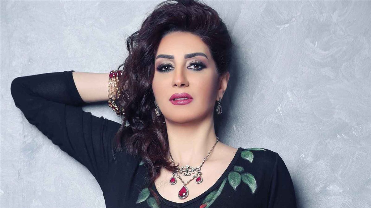 <strong>الفنانة وفاء عامر</strong>