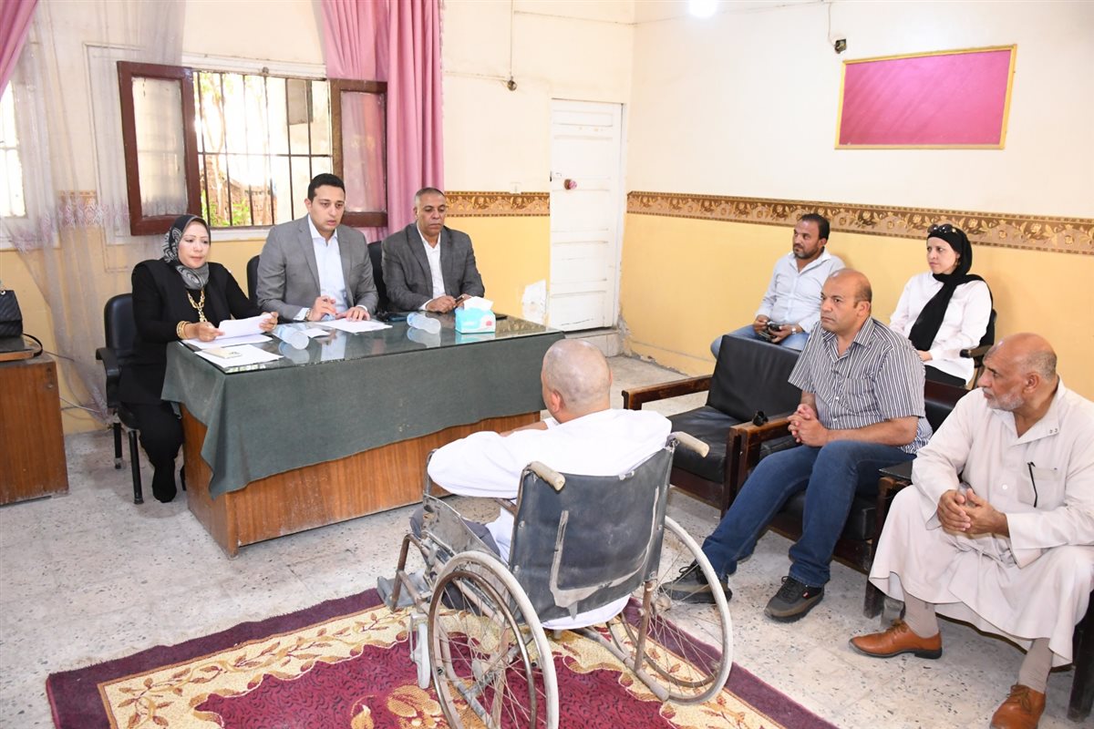 نائب محافظ الفيوم يعقد لقاءً لخدمة المواطنين بقرية زاوية الكرادسة مركز الفيوم