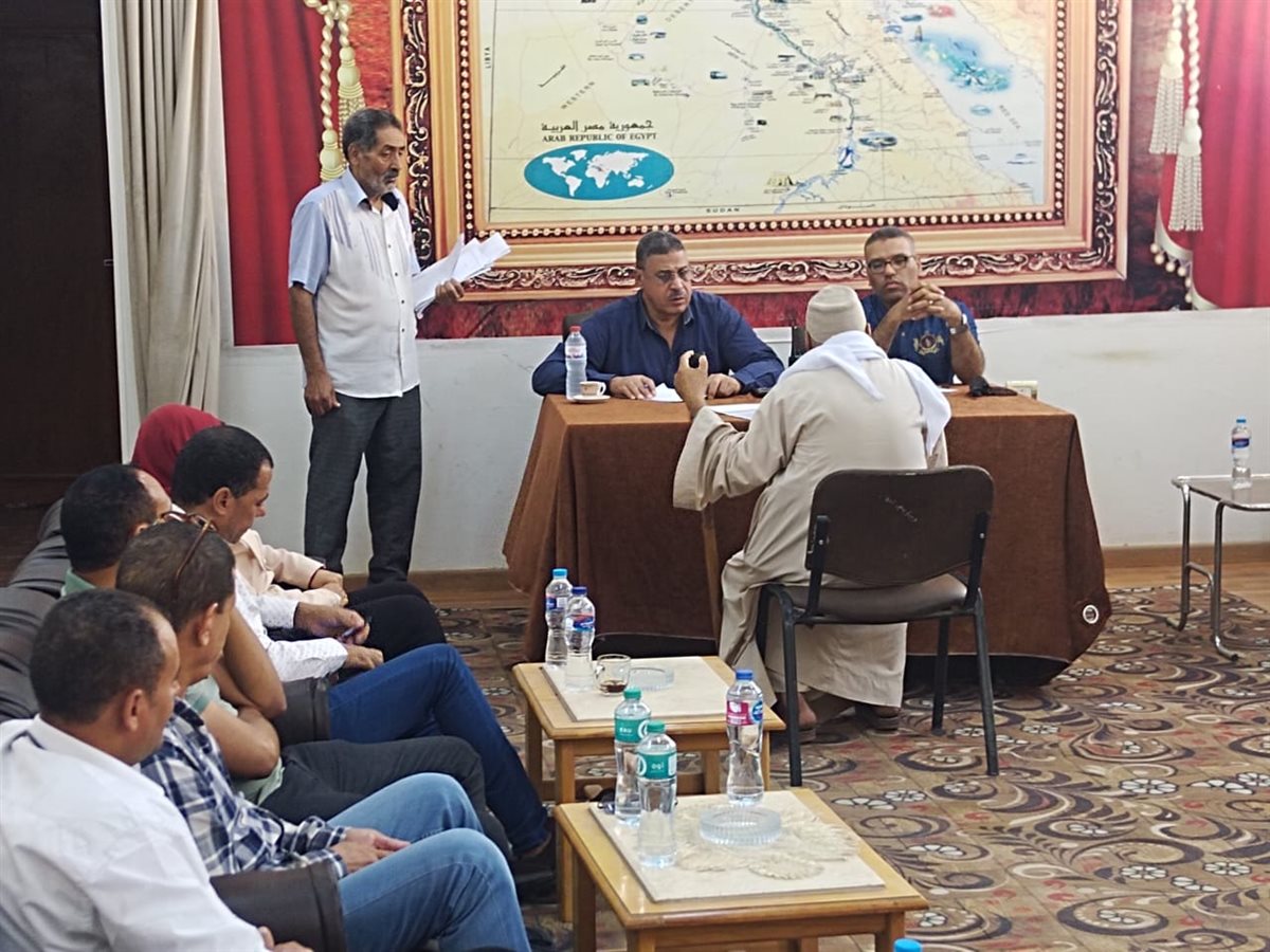 نائب محافظ الفيوم يعقد لقاءً لخدمة المواطنين بقرية زاوية الكرادسة مركز الفيوم