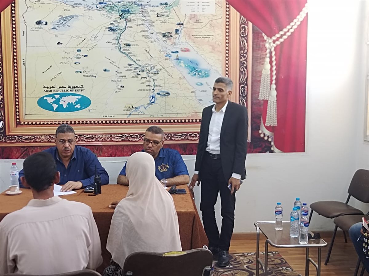 نائب محافظ الفيوم يعقد لقاءً لخدمة المواطنين بقرية زاوية الكرادسة مركز الفيوم