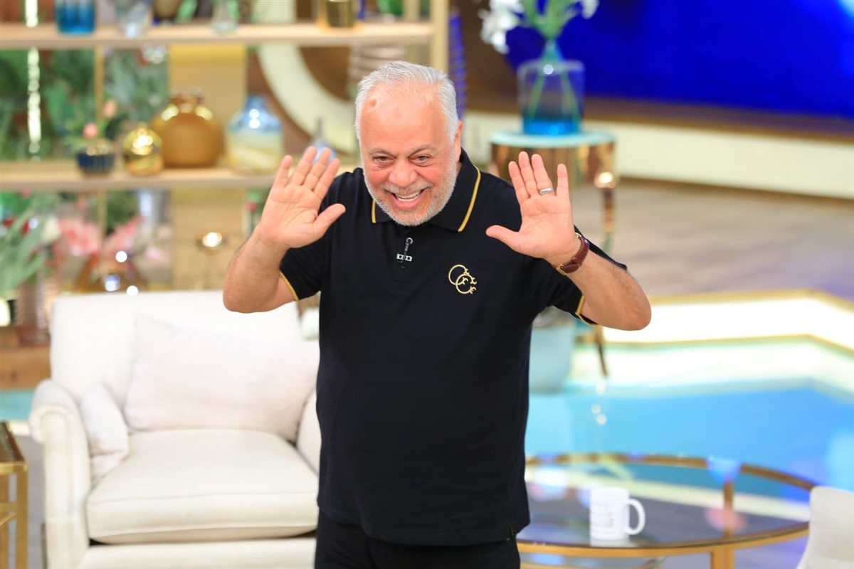 أشرف زكي ومواهب المعهد العالي للفنون المسرحية ضيوف “معكم منى الشاذلى”