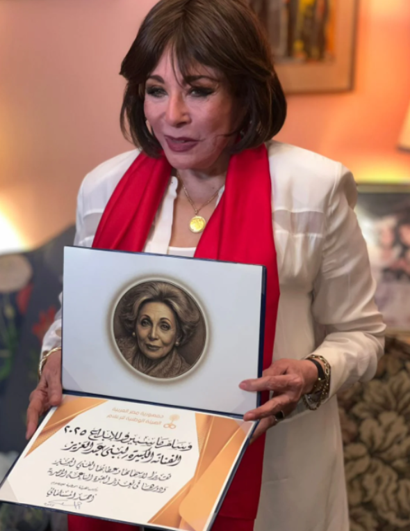 لبنى عبد العزيز
