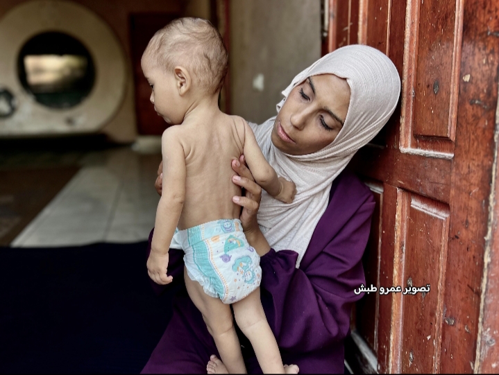 الطفلة الرضيعة وتين الندى