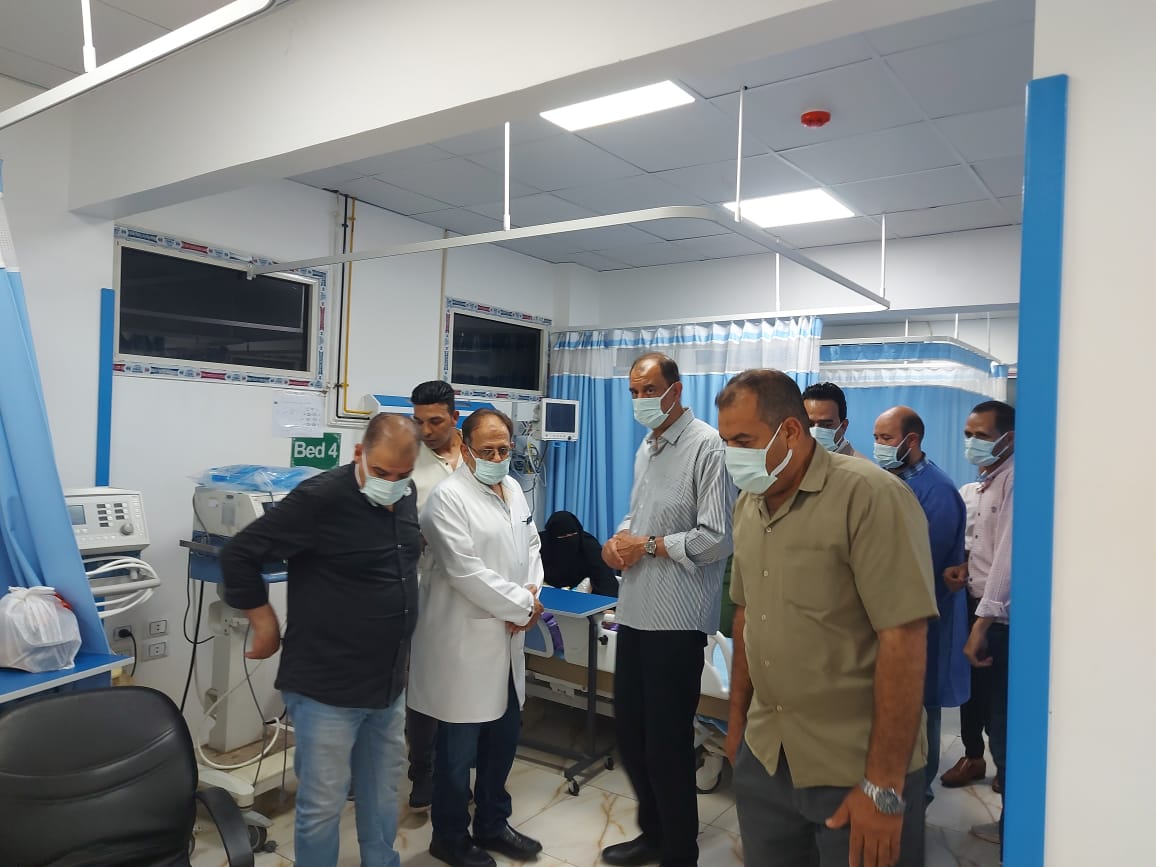 محافظ سوهاج يزور المصابين