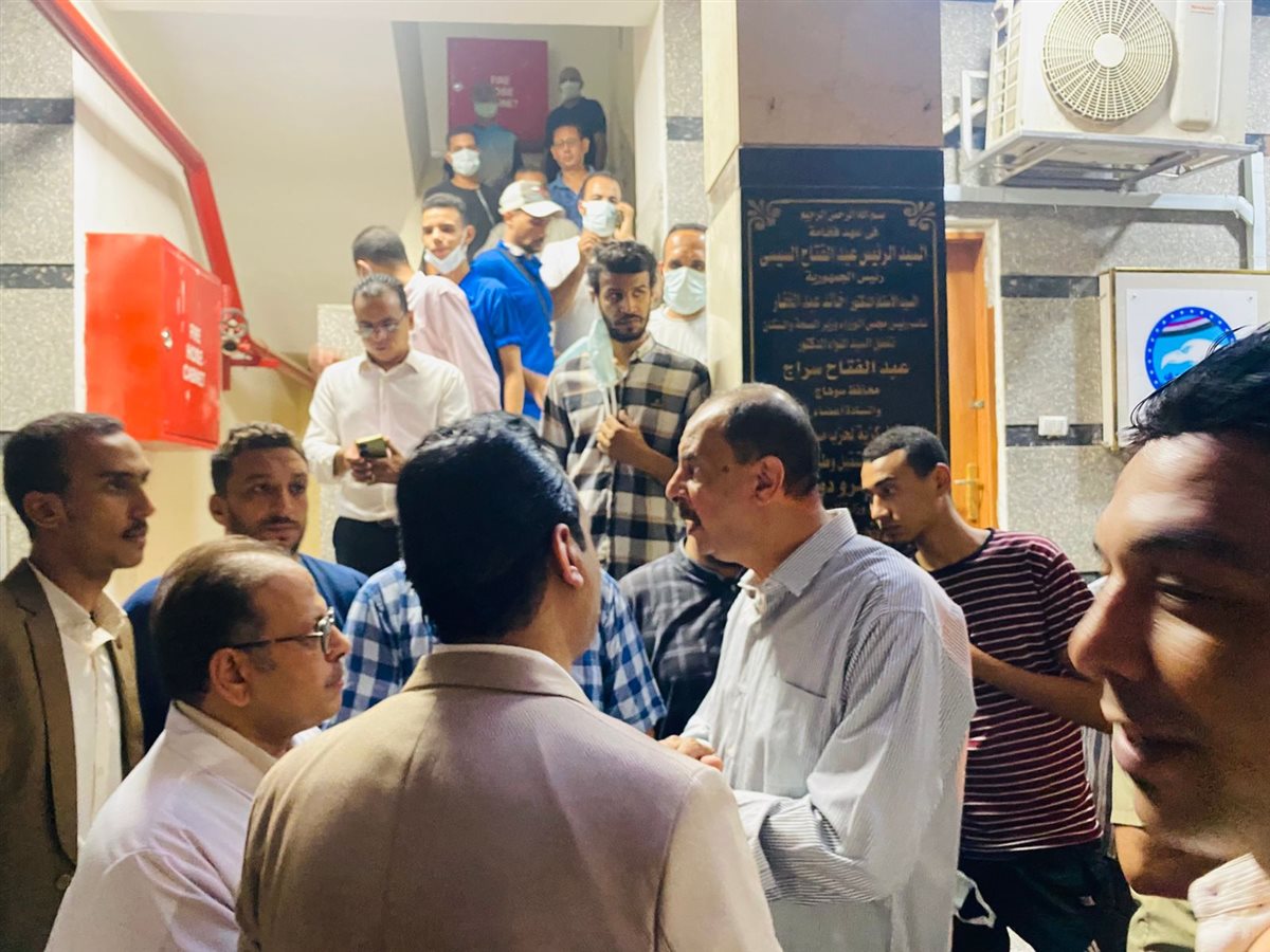 محافظ سوهاج يزور المصابين