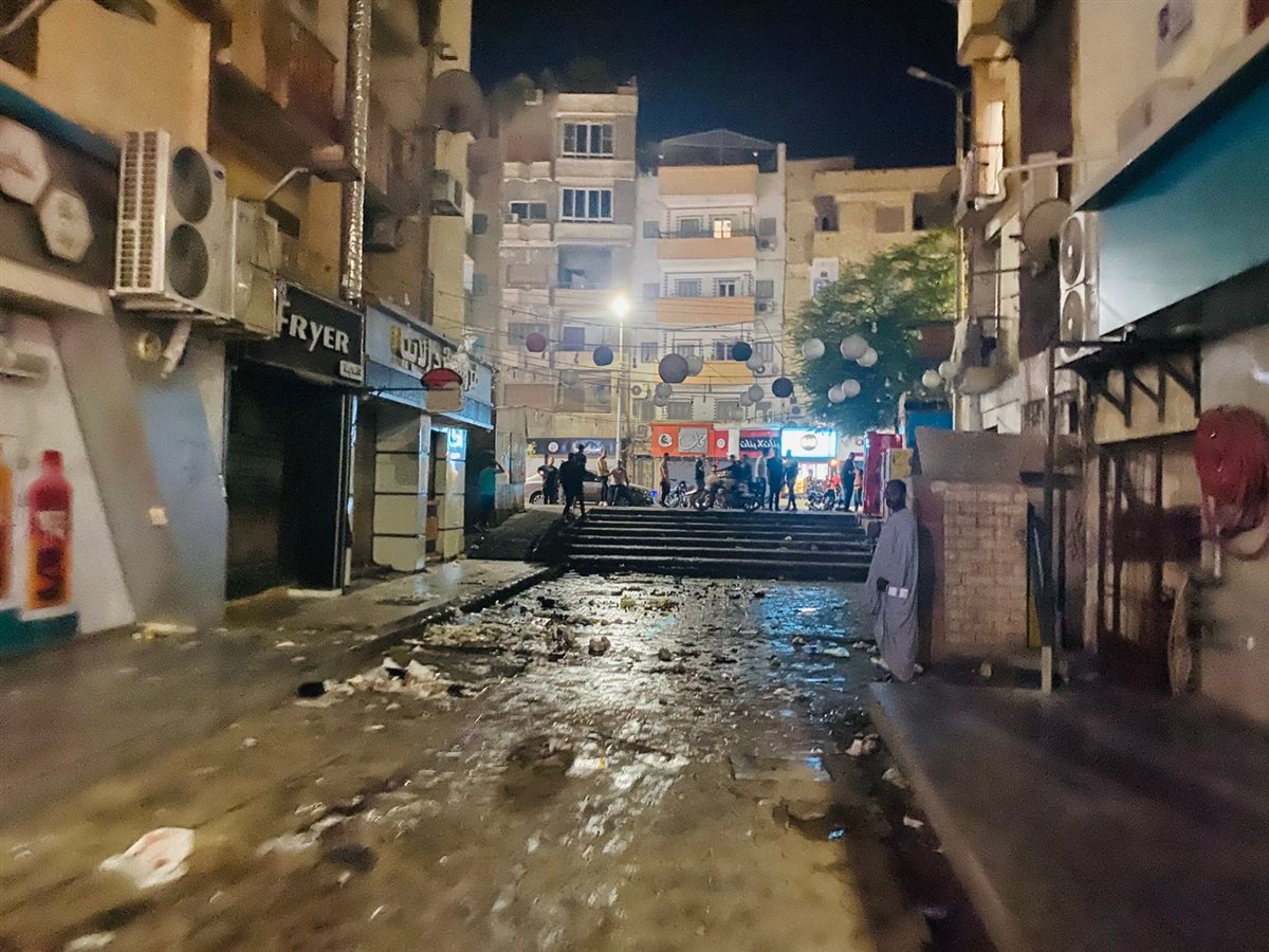 محافظ سوهاج يتفقد موقع مشاجرة عمال المحال