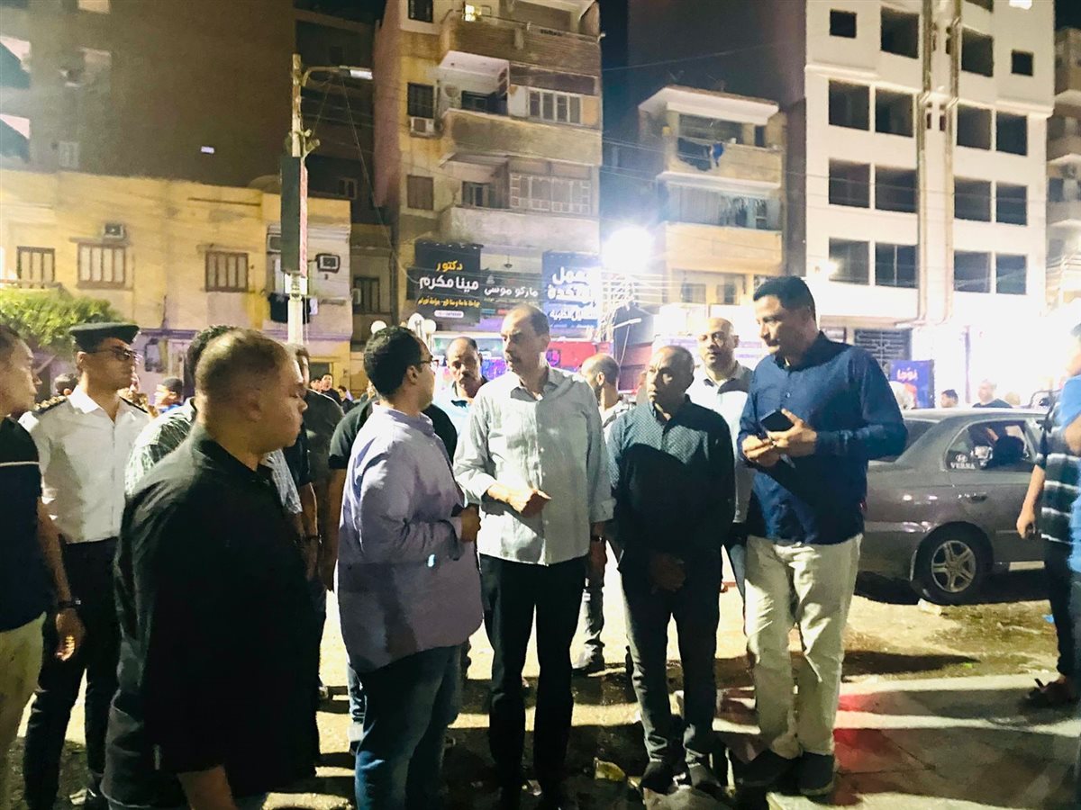 محافظ سوهاج يتفقد موقع مشاجرة عمال المحال