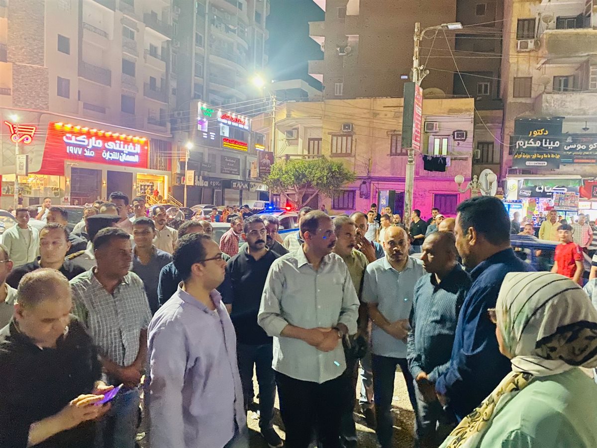 محافظ سوهاج يتفقد موقع مشاجرة عمال المحال