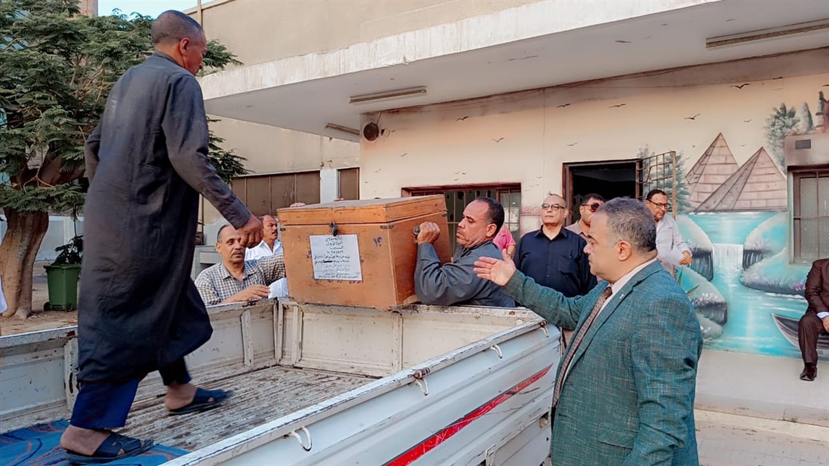 قبيصي: يتابع مركز توزيع أسئلة الشهادة الإعدادية ويشيد بانضباط العمل