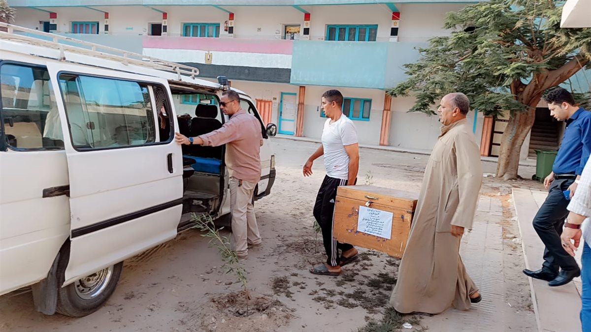 قبيصي: يتابع مركز توزيع أسئلة الشهادة الإعدادية ويشيد بانضباط العمل