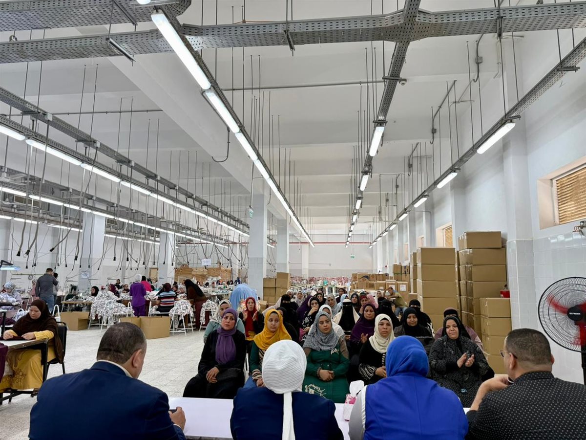 مياه الفيوم ومصنع الغزل ينفذان ندوة توعوية للسيدات حول ترشيد استهلاك المياه