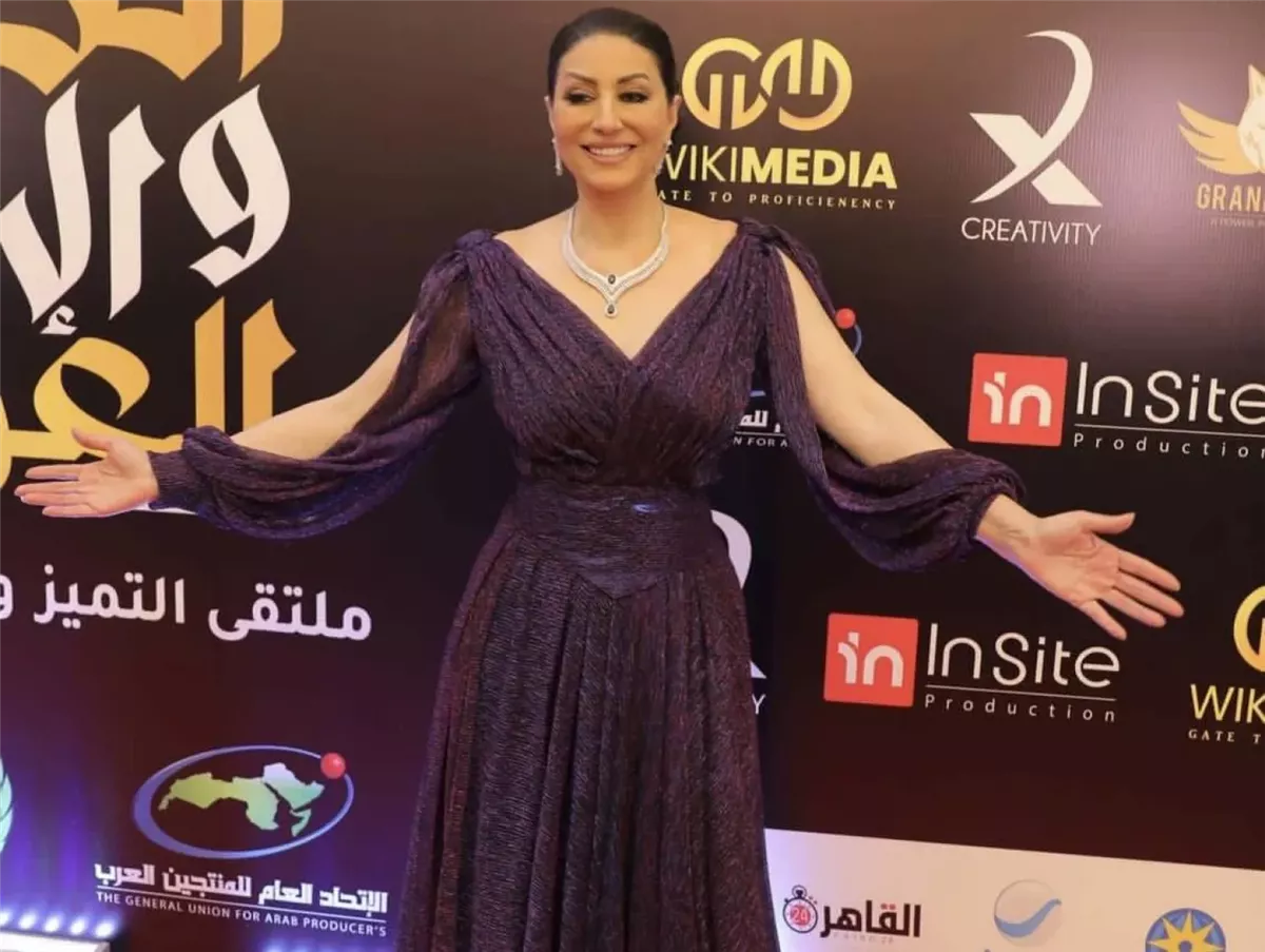 الفنانة وفاء عامر 