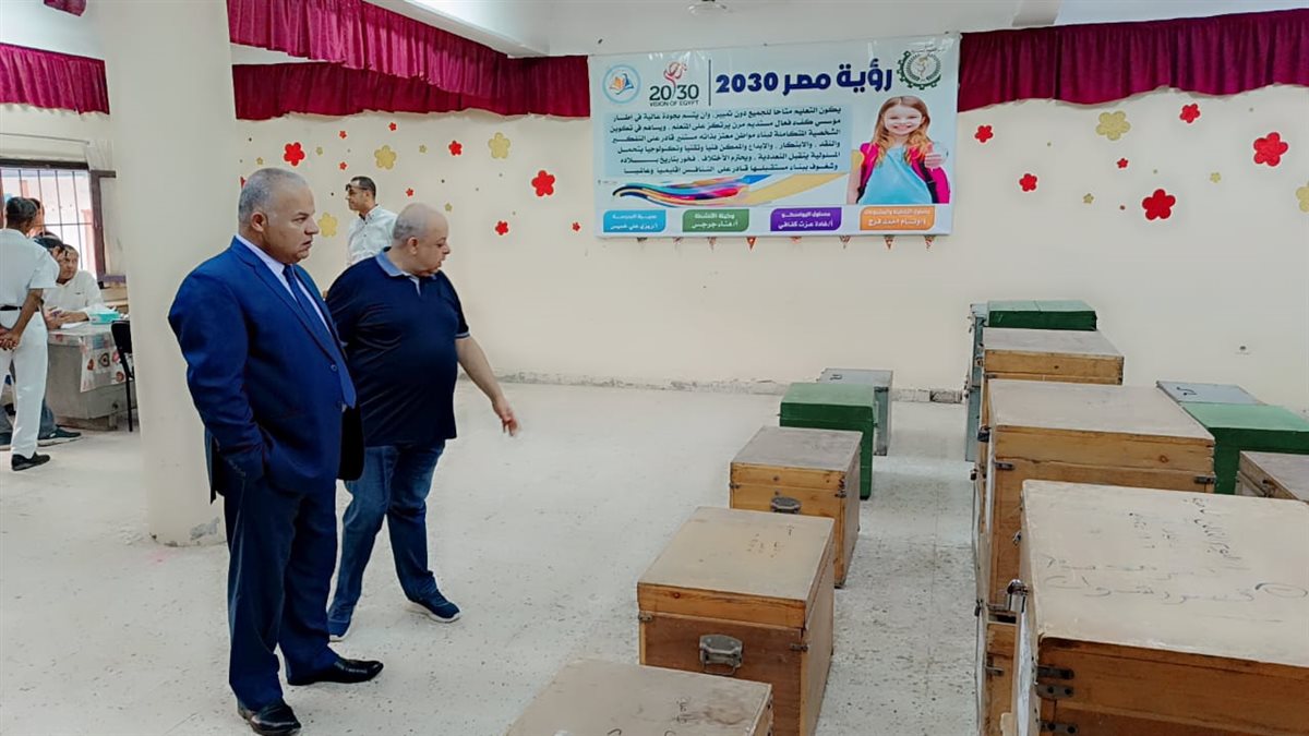 قبيصي : يتابع مركز توزيع أسئلة الشهادة الإعدادية في مادتي العلوم والكمبيوتر وتكنولوجيا المعلومات