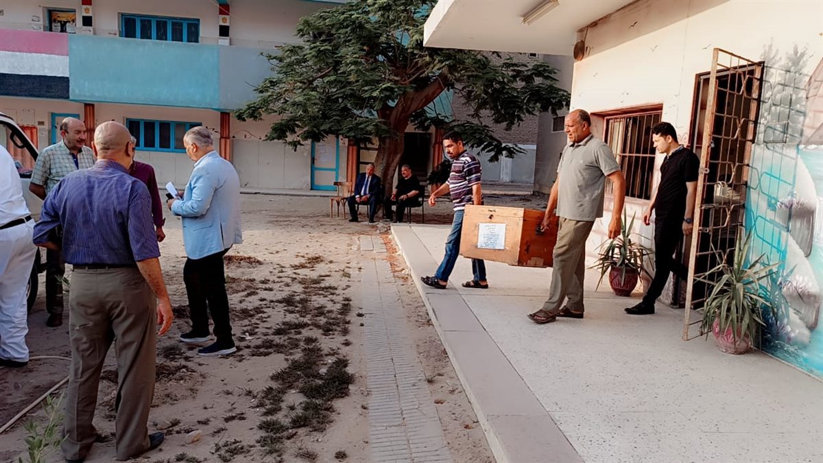 قبيصي : يتابع مركز توزيع أسئلة الشهادة الإعدادية في مادتي العلوم والكمبيوتر وتكنولوجيا المعلومات