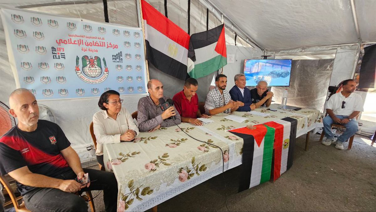 مؤتمر الفلسطينيين بغزة تضامنا مع مصر 