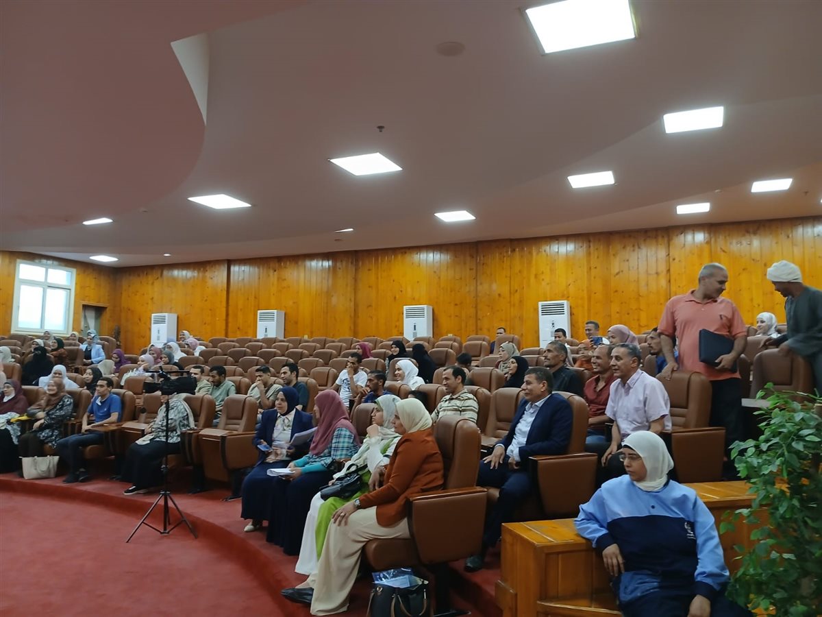نائب رئيس جامعة الفيوم يشهد  رسالة ماجستير فى كلية التمريض