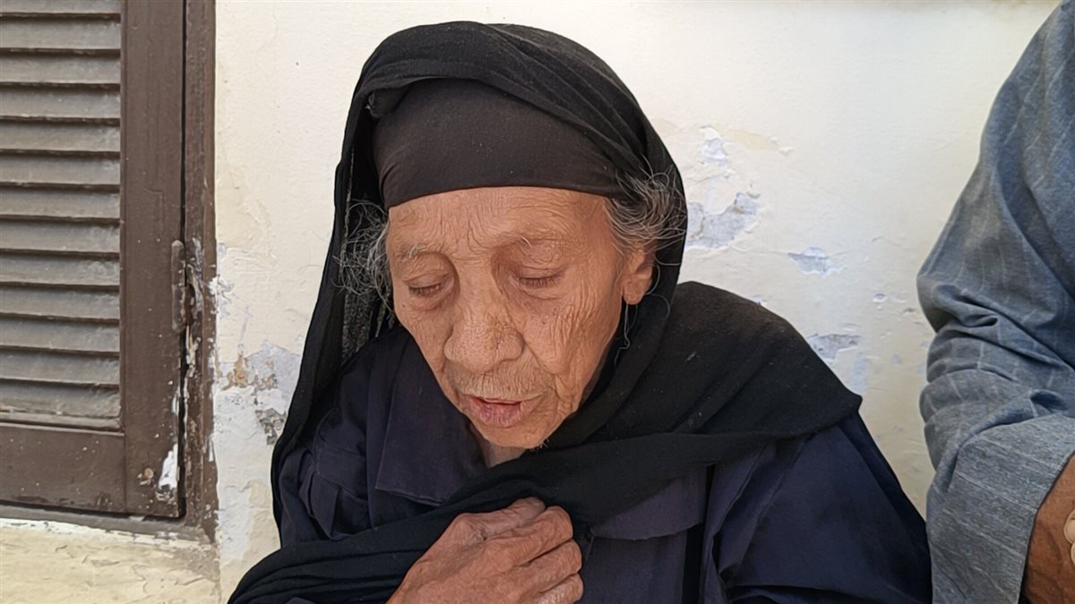 رغم فقدان بصرها.. الحاجة وهيبة 