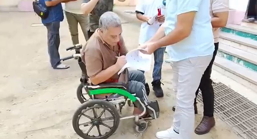 مساعدة كبار السن للتصويت